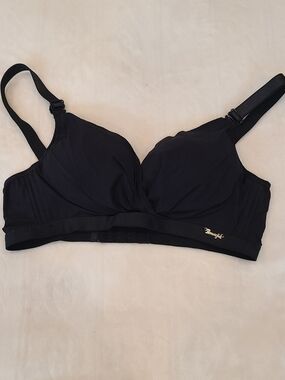 Everyday Black Wireless Comfort Bra with Subtle Logo